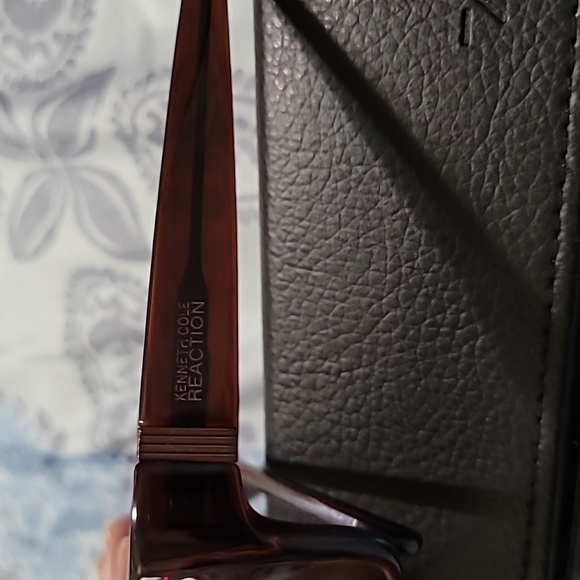 Kenneth Cole Reaction polarized sunglasses NWOT plus case - Picture 3 of 6